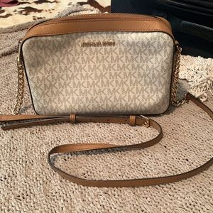 Michael Kors cross body purse
